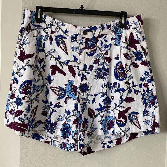 Liz Claiborne Mid Rise Pleated Short - Picture 6 of 7